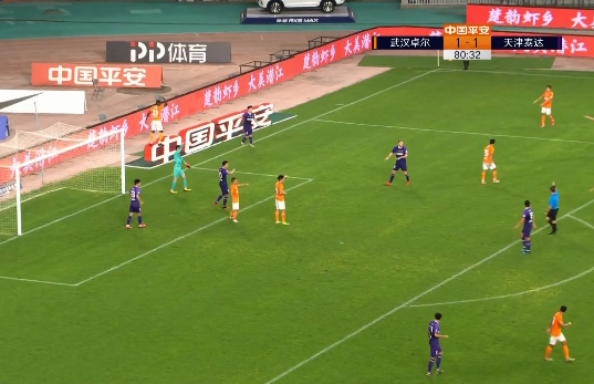  英超裁判误判频发，VAR系统改革呼声高  