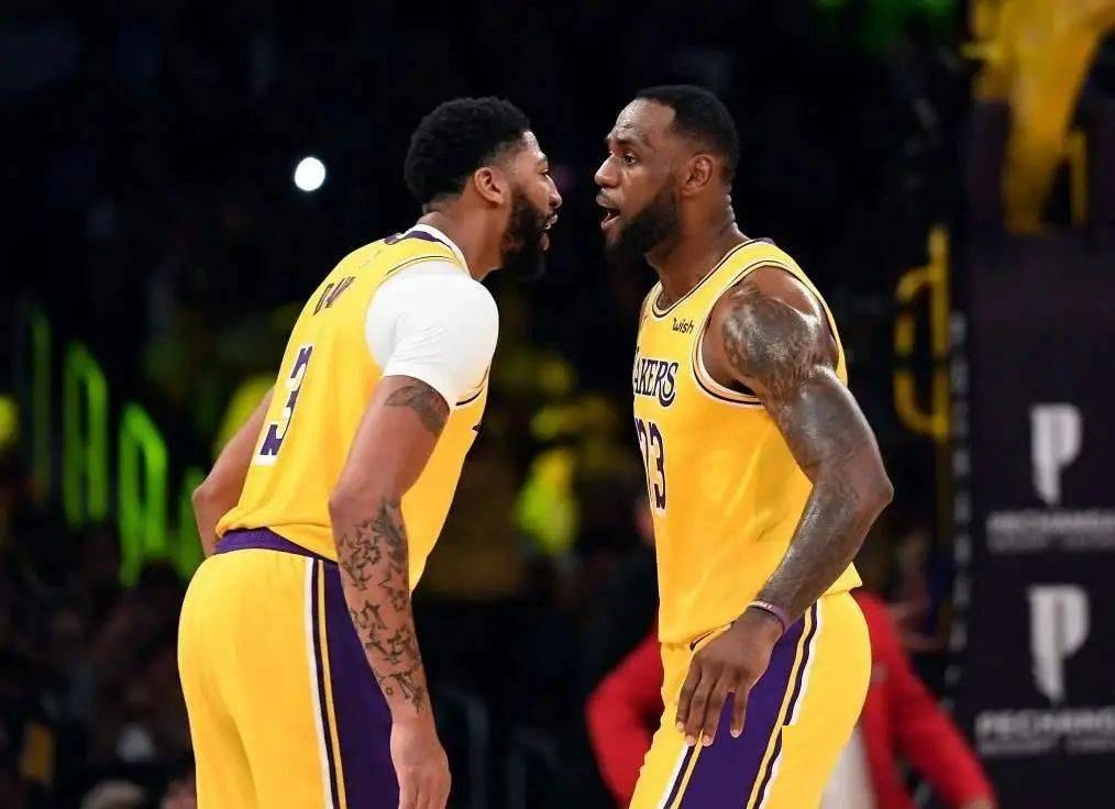  浓眉哥伤愈复出湖人双加时险胜雷霆队